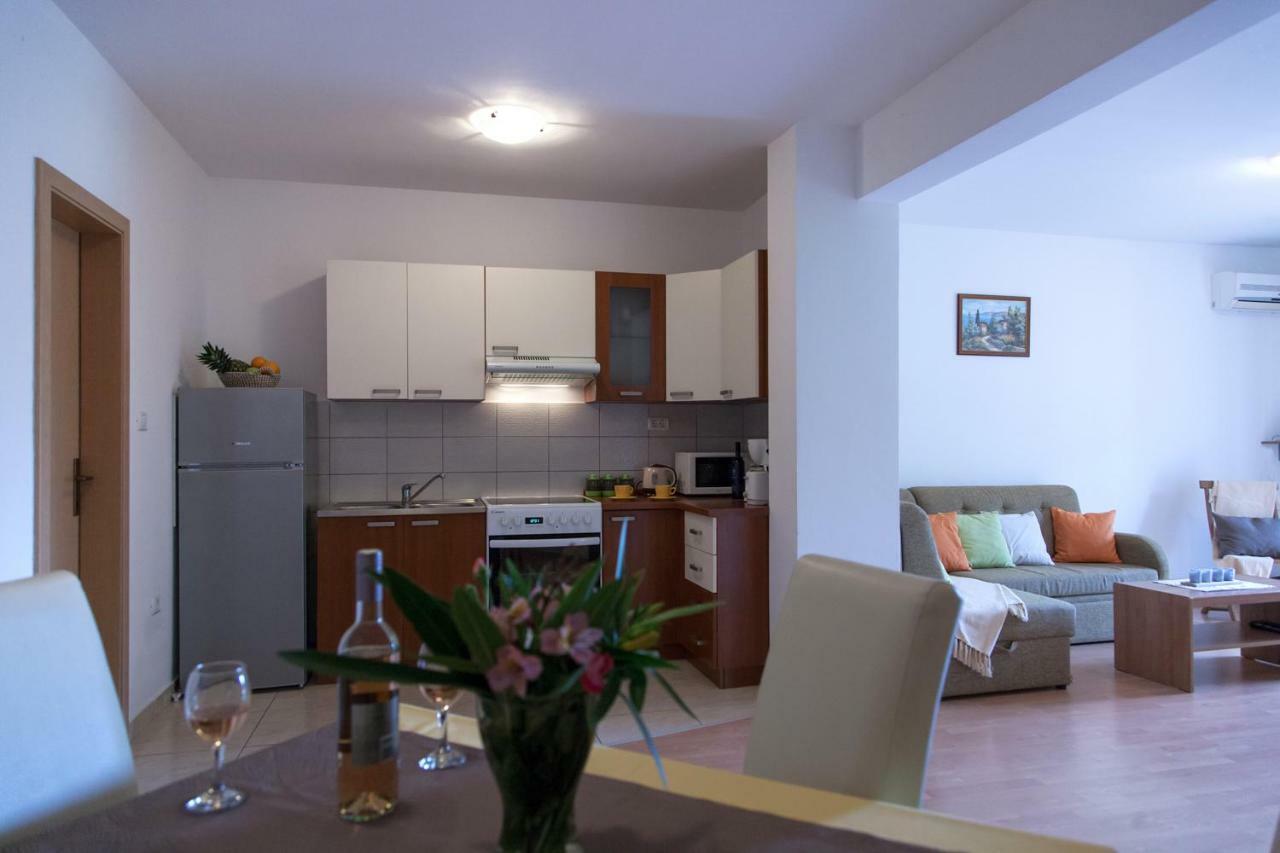 Apartment Helga Ližnjan Exteriör bild