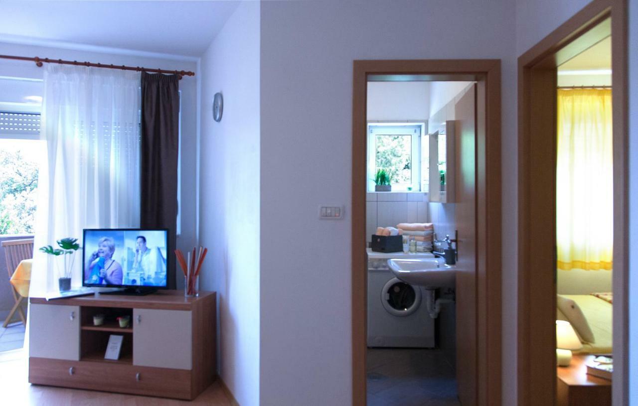 Apartment Helga Ližnjan Exteriör bild