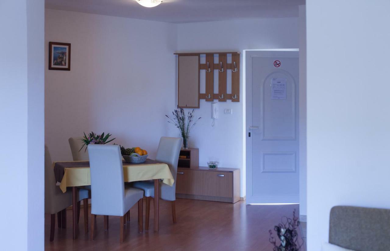 Apartment Helga Ližnjan Exteriör bild