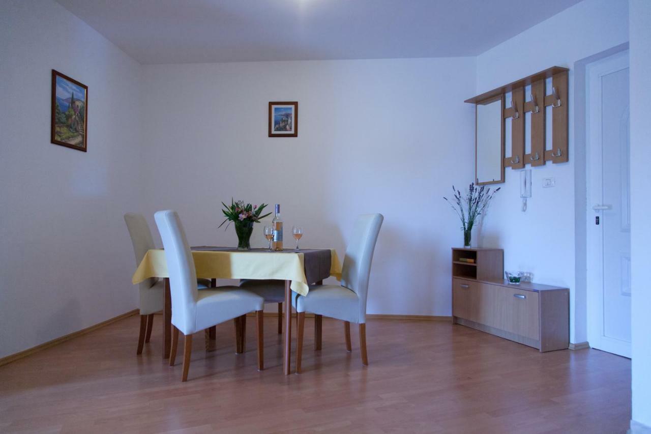 Apartment Helga Ližnjan Exteriör bild