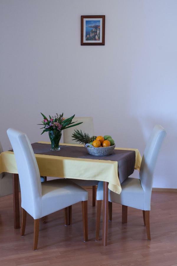 Apartment Helga Ližnjan Exteriör bild