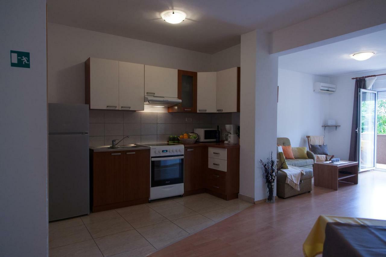Apartment Helga Ližnjan Exteriör bild