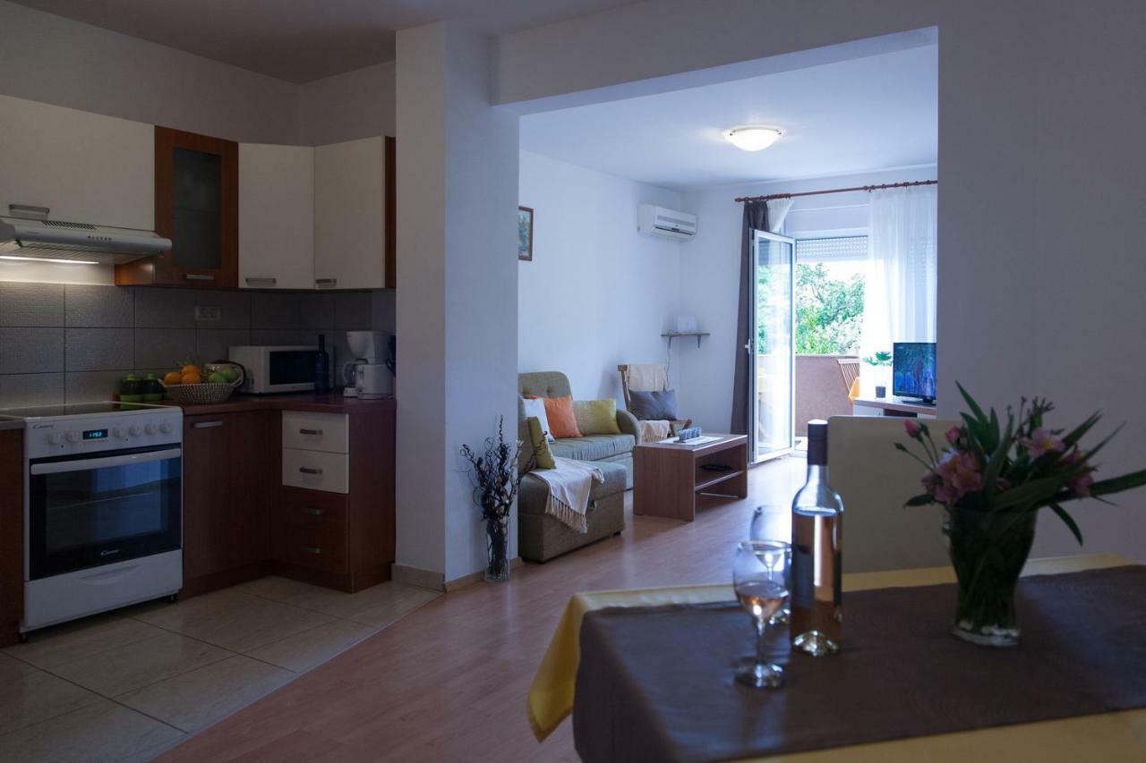 Apartment Helga Ližnjan Exteriör bild