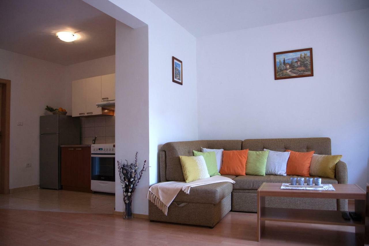 Apartment Helga Ližnjan Exteriör bild