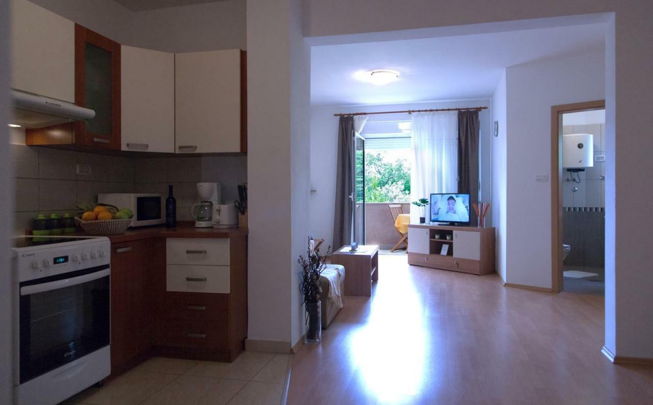 Apartment Helga Ližnjan Exteriör bild