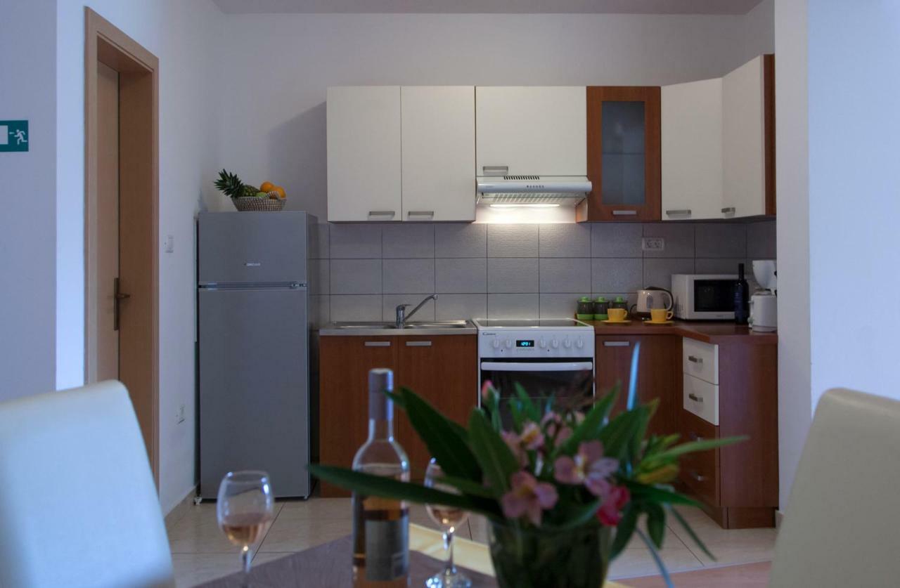 Apartment Helga Ližnjan Exteriör bild